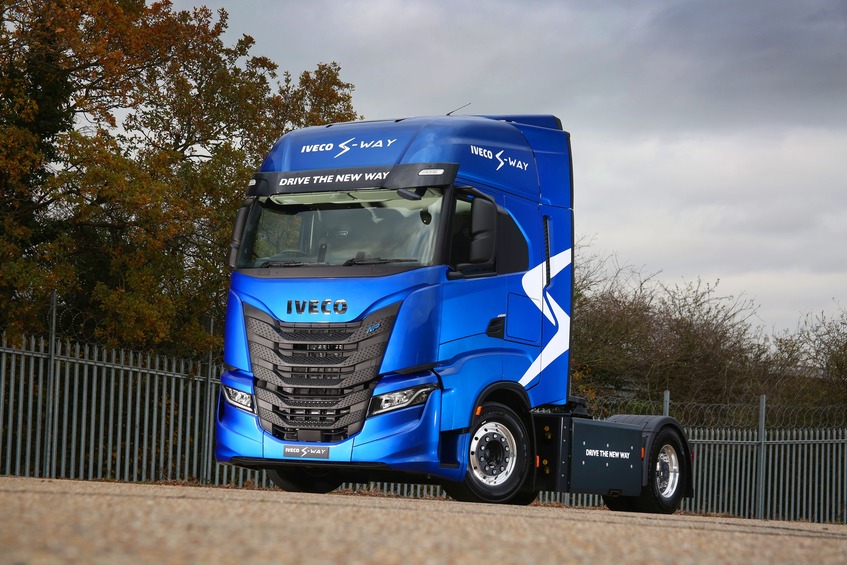 IVECO adds extended range CNG tanks to IVECO S-WAY natural gas range